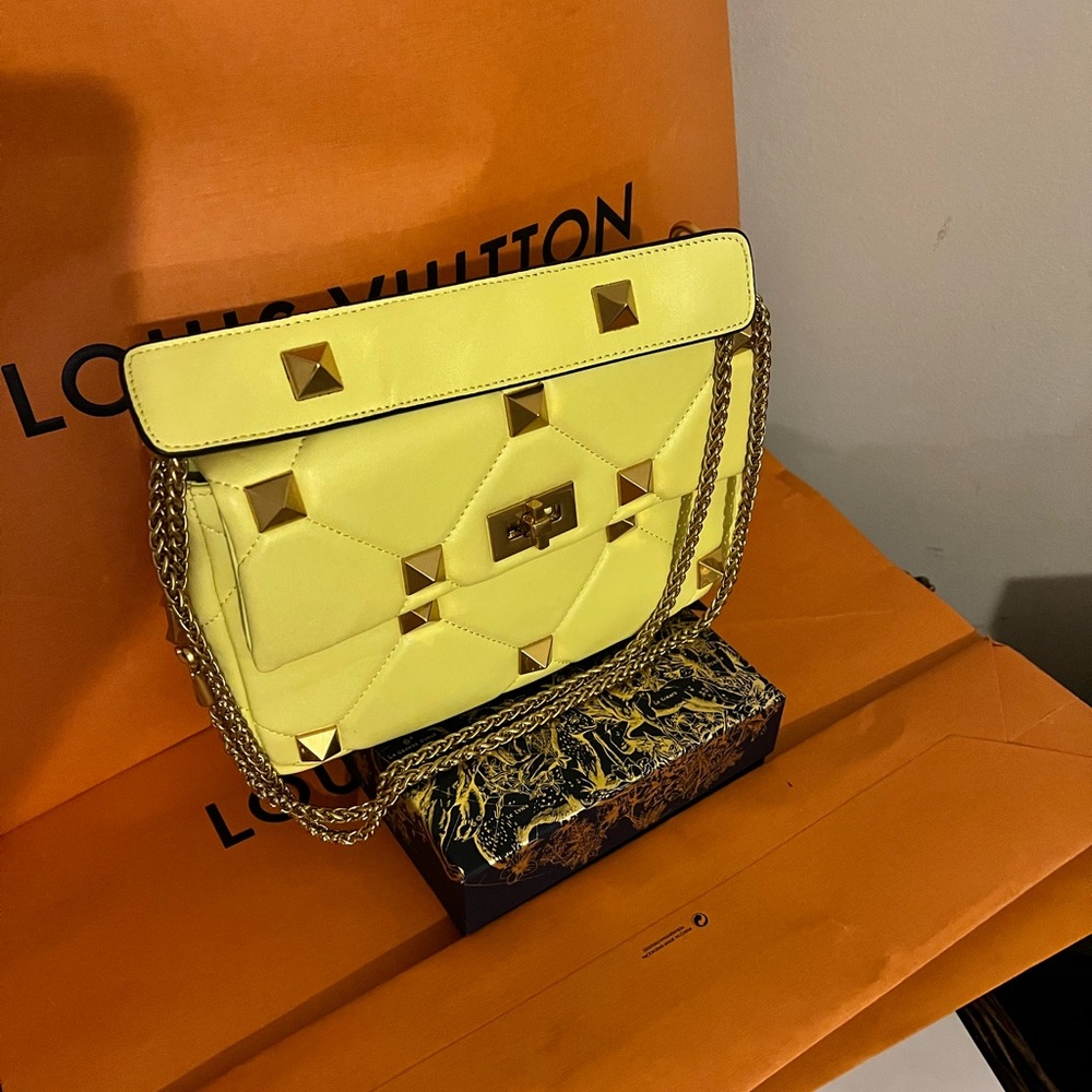 Amazing stud leather bag - Picture 4 of 5